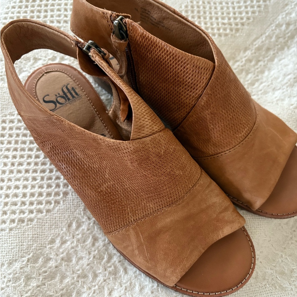 Sofft Brown Peep-Toe Sandals